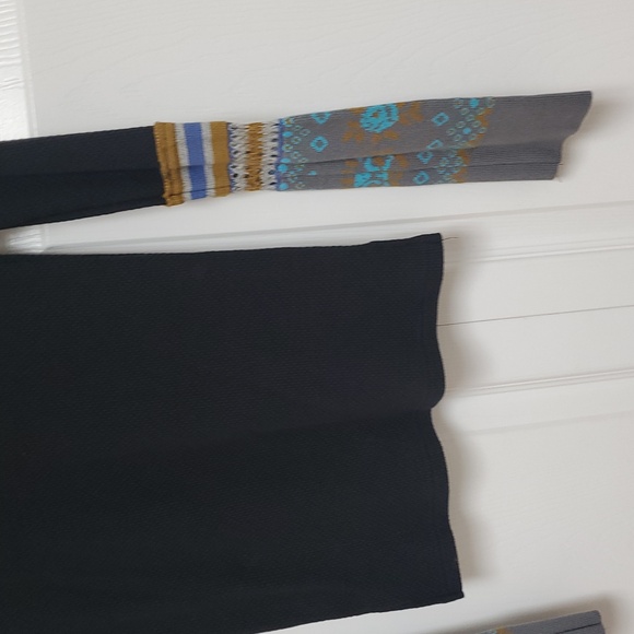 Free People We The Free Mikah Notch Neck Top/Black Combo - Picture 15 of 16